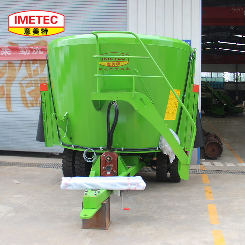 Vertical TMR feed mixer unit