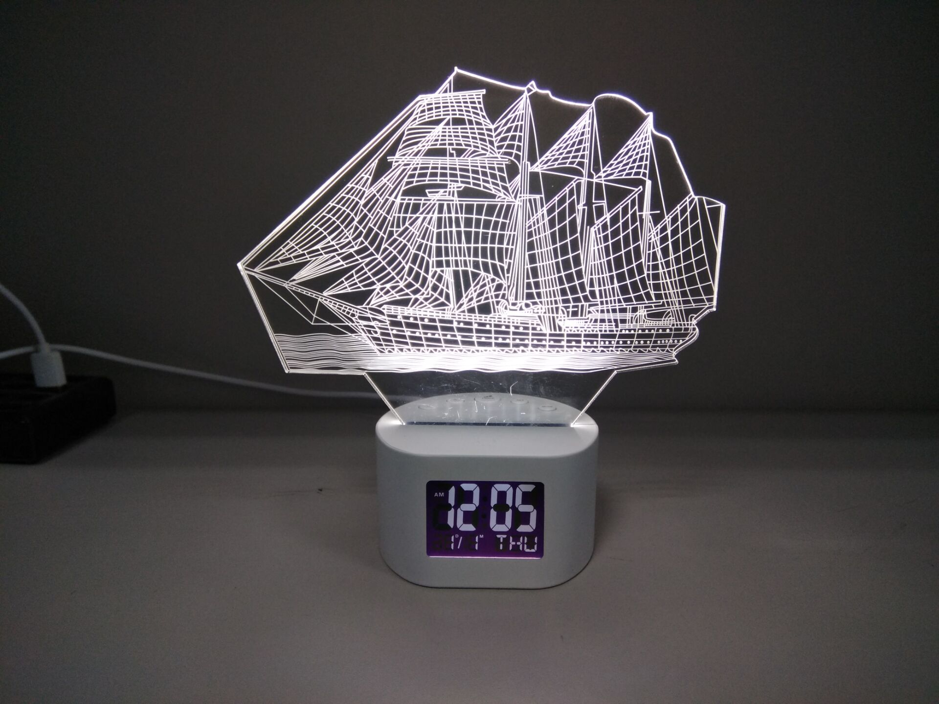 VGW-D703 Alarm clock with 3D top light - Image 2