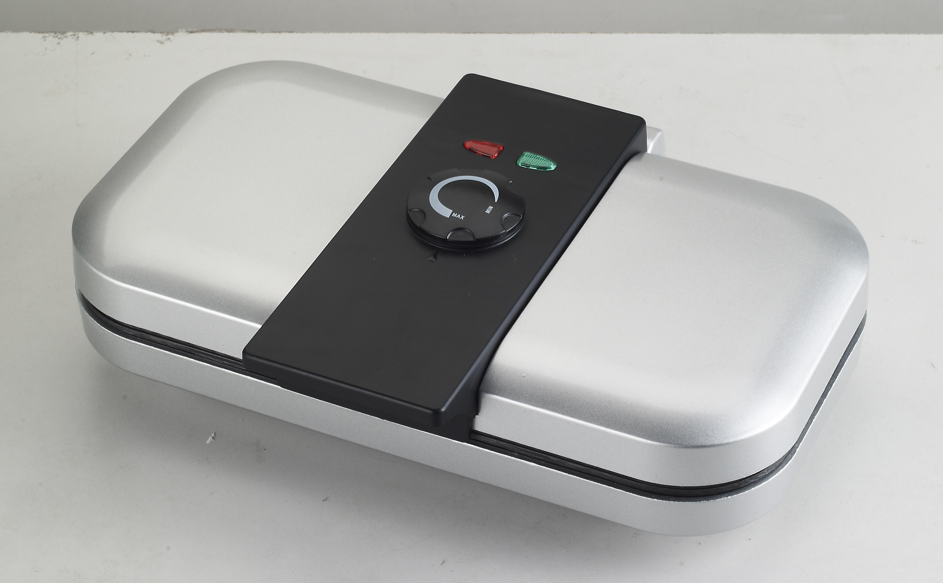 WAFFLE MAKER - Image 2