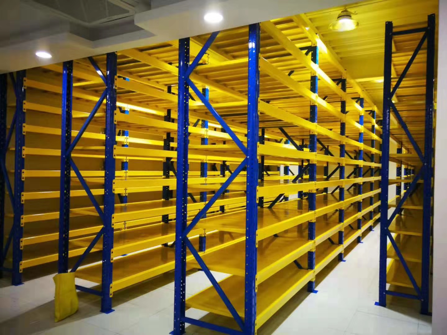 Warehouse storage racks / Storage Shelves - Image 2