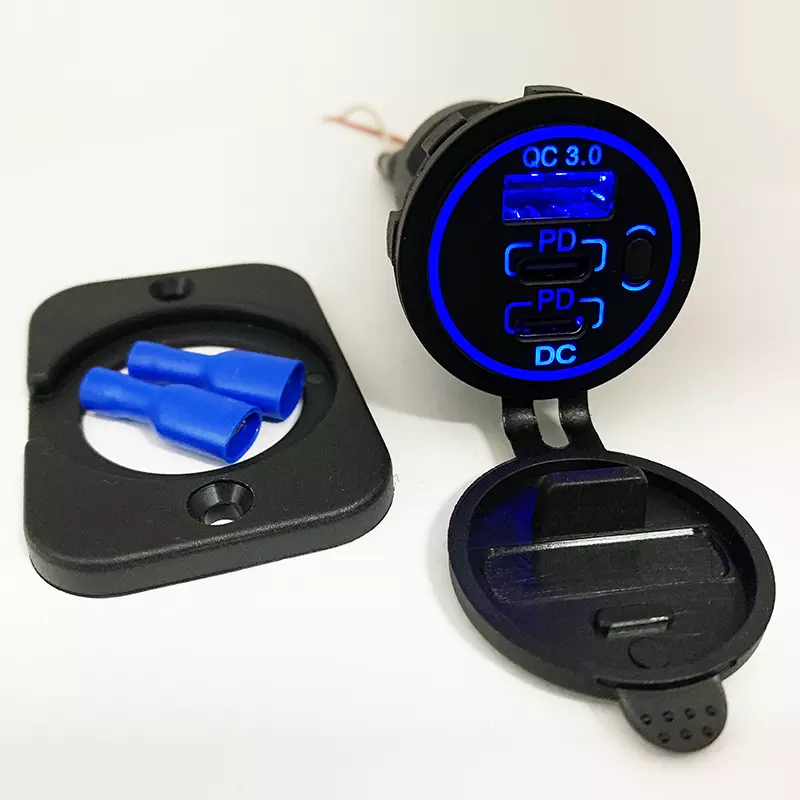 Fast charging socket installed in a vehicle console