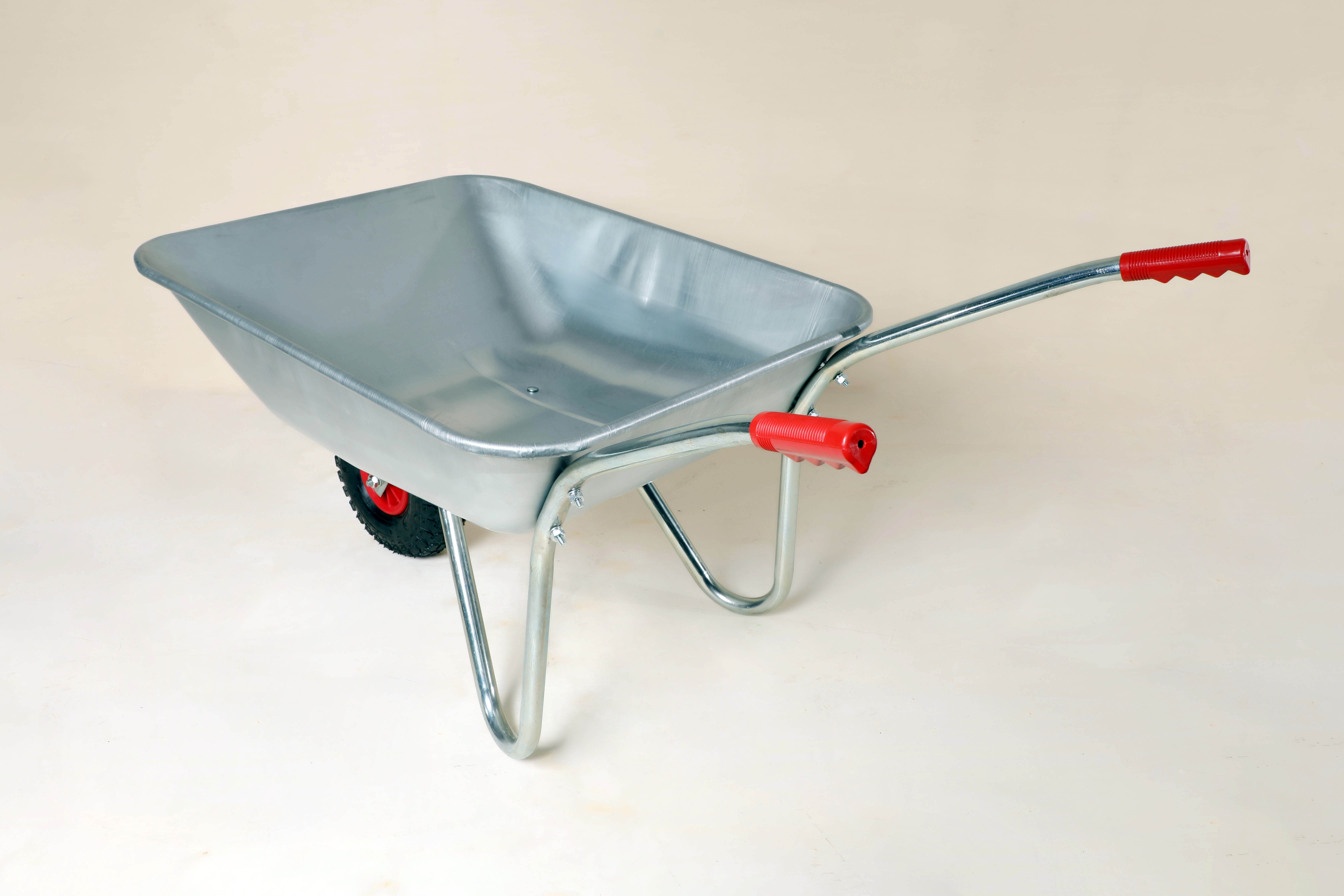 Steel Tray Wheelbarrow with Pneumatic Tire