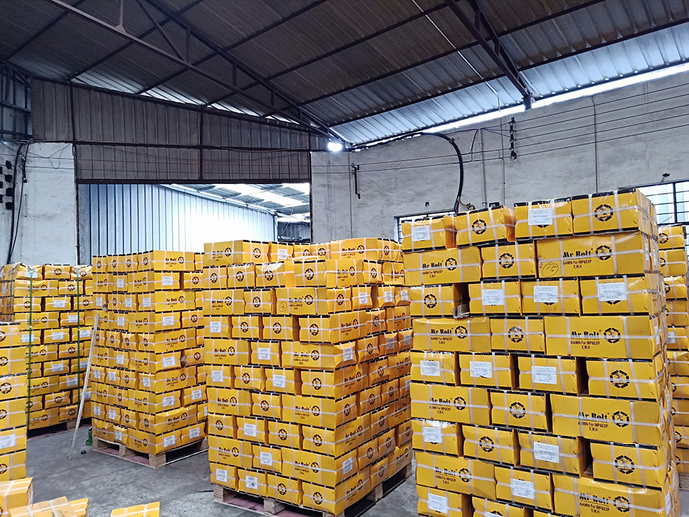 High-strength wheel bolt and nut assembly for European trucks