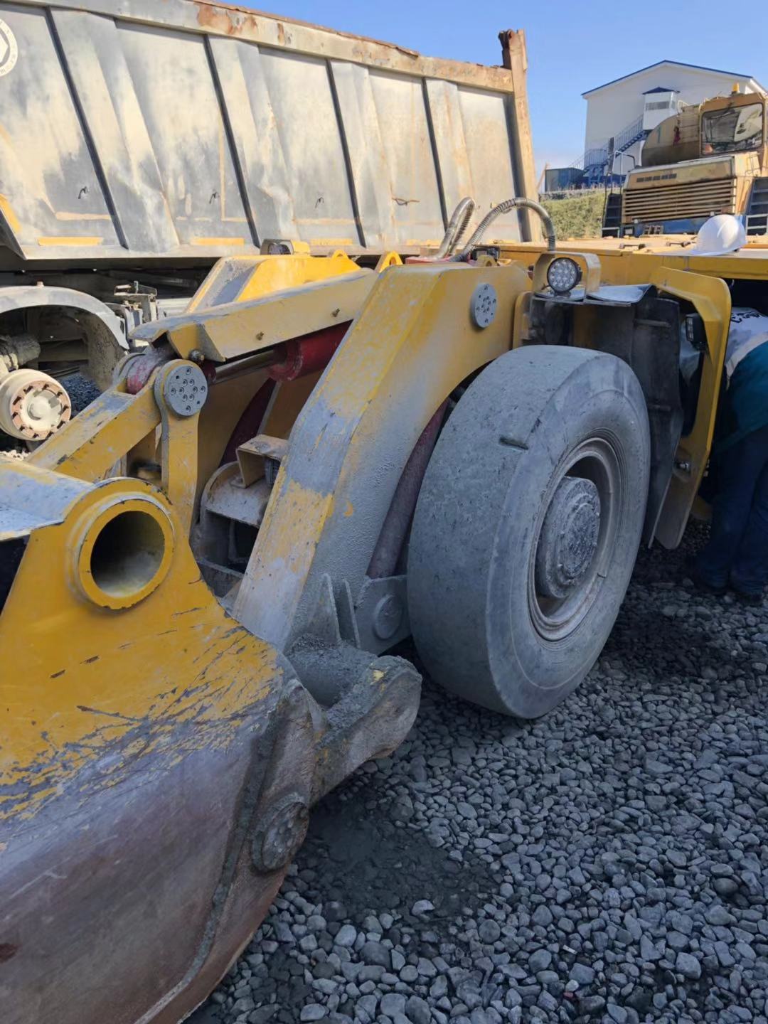 Extra Low Profile Underground Wheel Loader