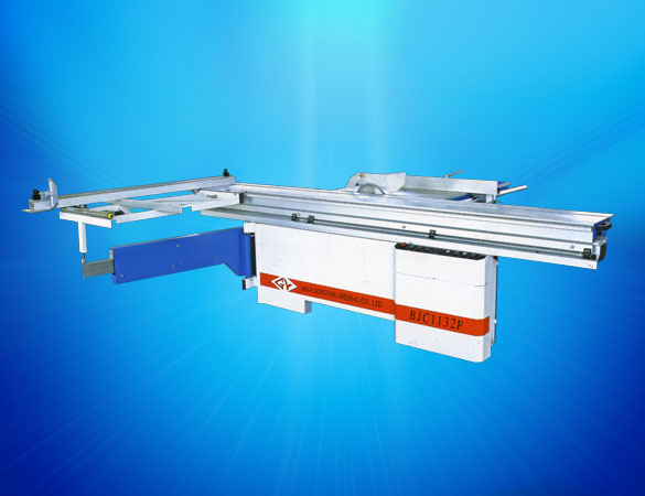 Precision Sliding Table Saw for Woodworking