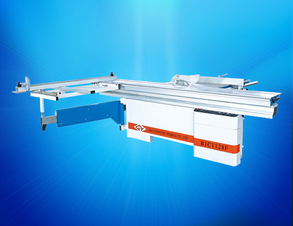 Sliding Table Saw for Woodworking