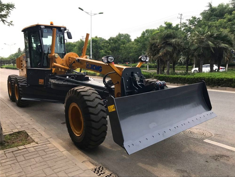250HP Mining Motor Grader in action