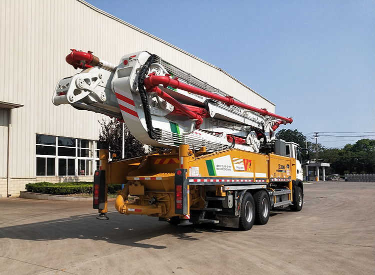 Concrete pump truck boom detail