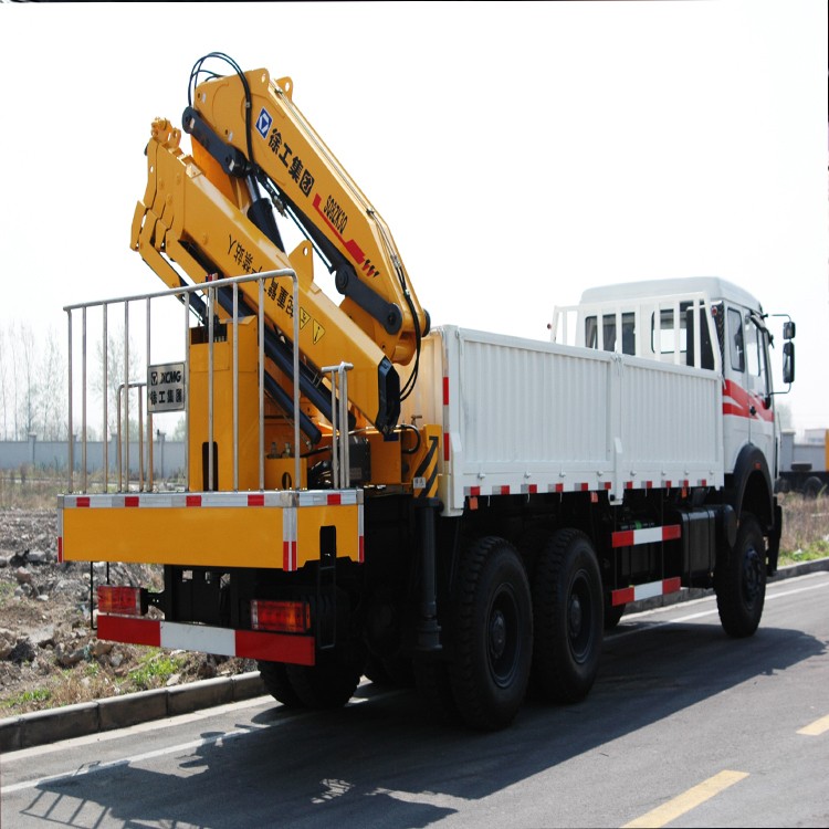 XCMG 8 ton hydraulic knuckle boom lorry crane telescoping truck mounted crane for sale - Image 2