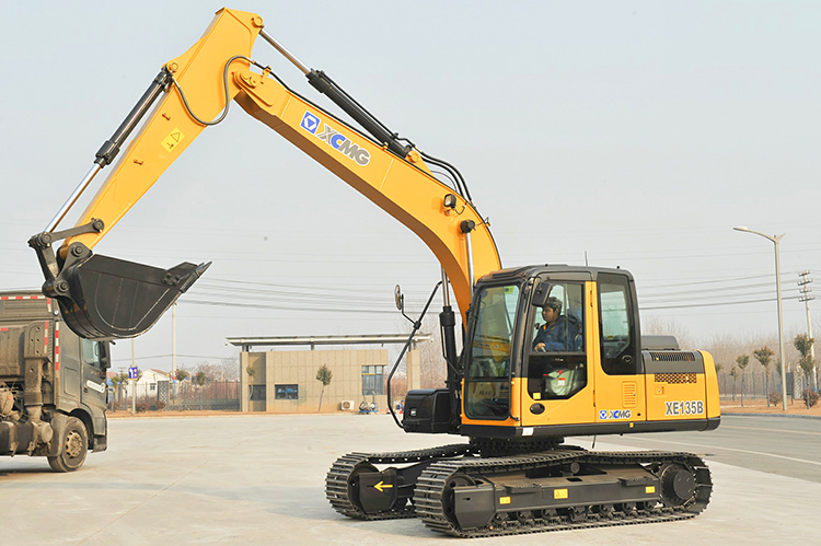 XCMG official 13 ton crawler excavator machine XE135B price - Image 2