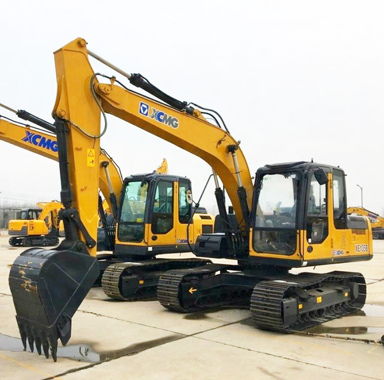 Side profile view of the 13-ton crawler excavator on a job site