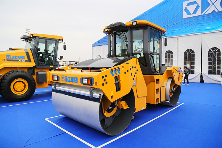 XCMG official 14 ton double drum vibratory asphalt road roller XD143 for sale - Image 2