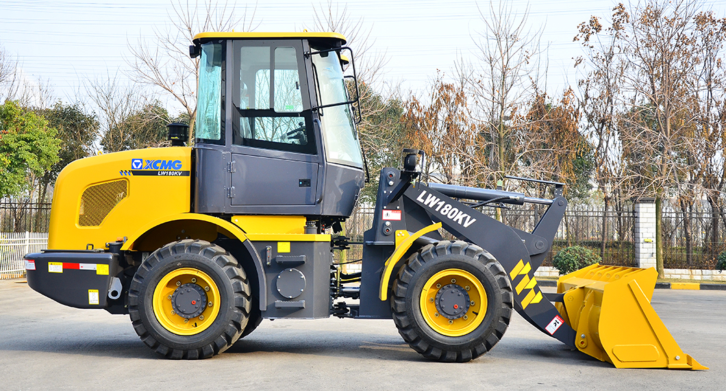 Side profile of the construction loader