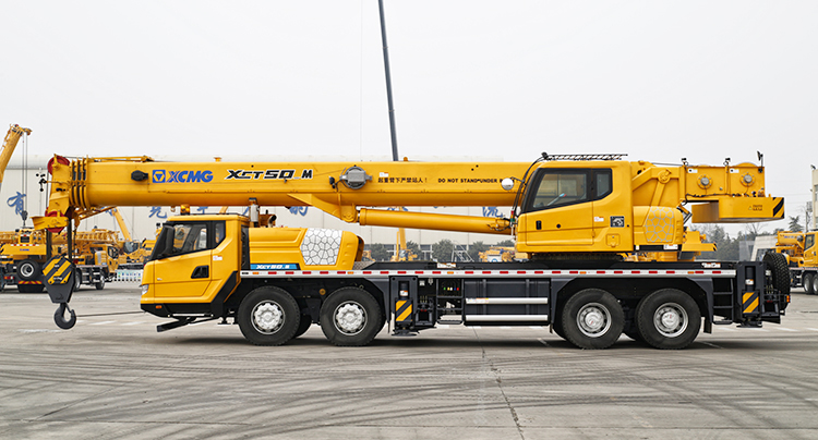 Side profile view of the 50-ton mobile jib truck crane