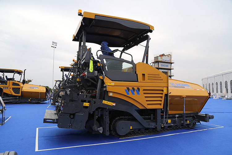 Rear view of the paving machine