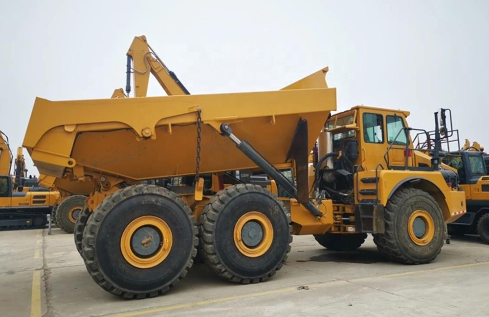 Side profile view of the 40-ton articulated dump truck on a mining site