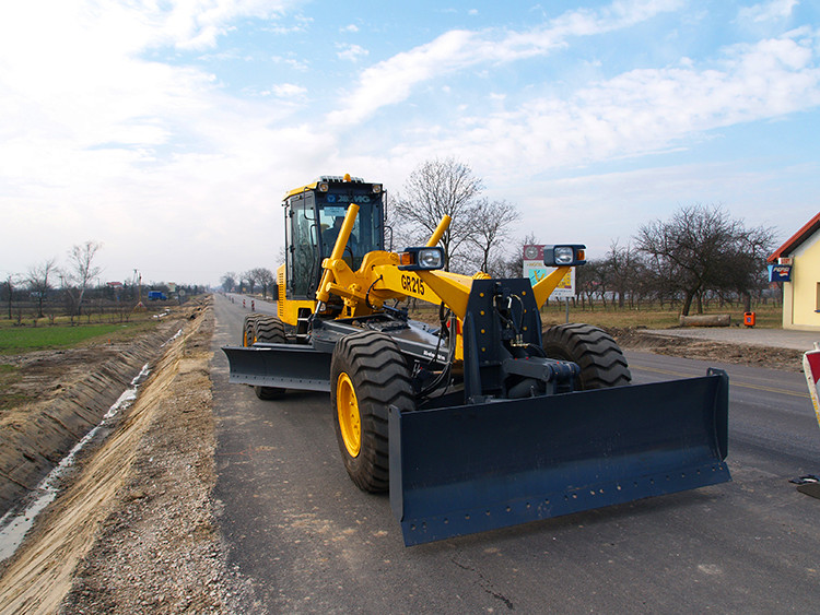 XCMG original manufacturer 215HP China motor grader machine GR215 for sale - Image 2