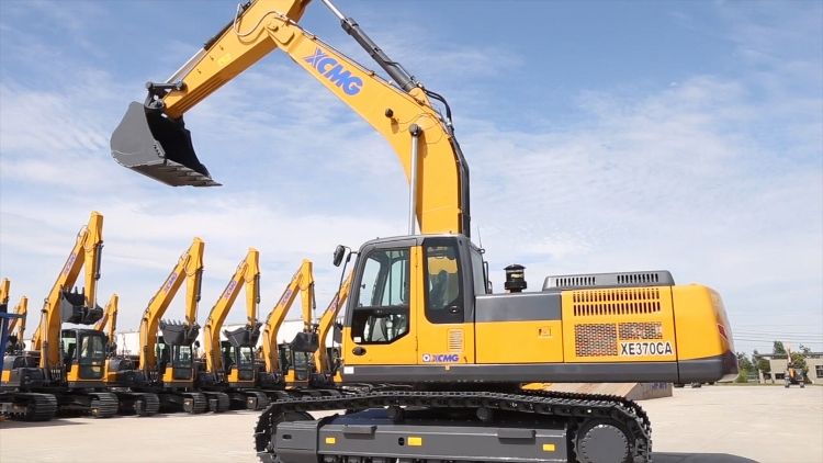 Close up of XE370CA excavator features