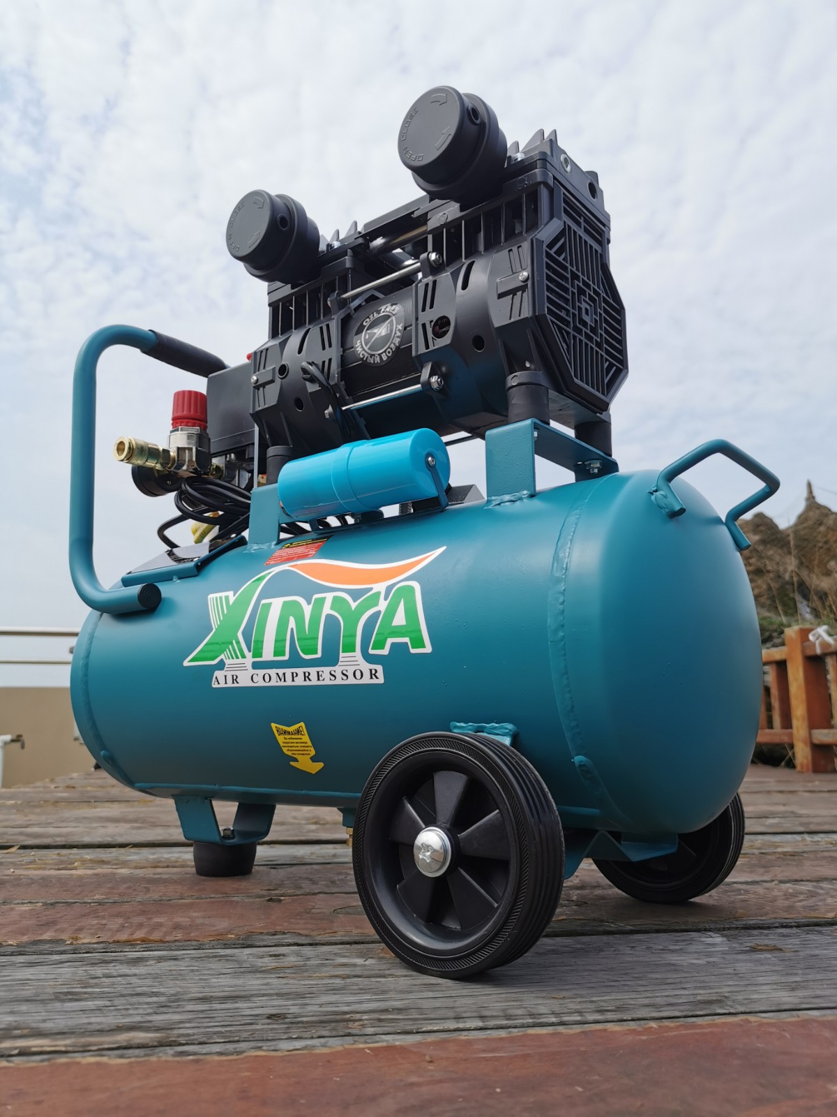 XINYA 1350w Oil-free mute direct driven air compressor 24L (XY3824) - Image 2