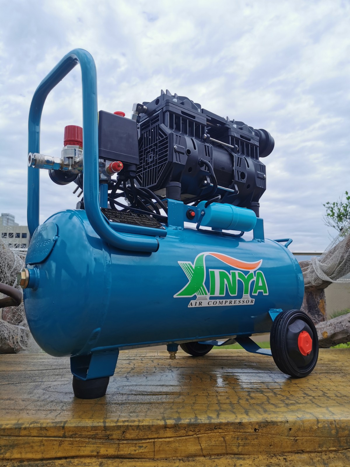 XINYA 600w 24L Oil free low noise direct driven air compressor for dental clinic (XY1824) - Image 2