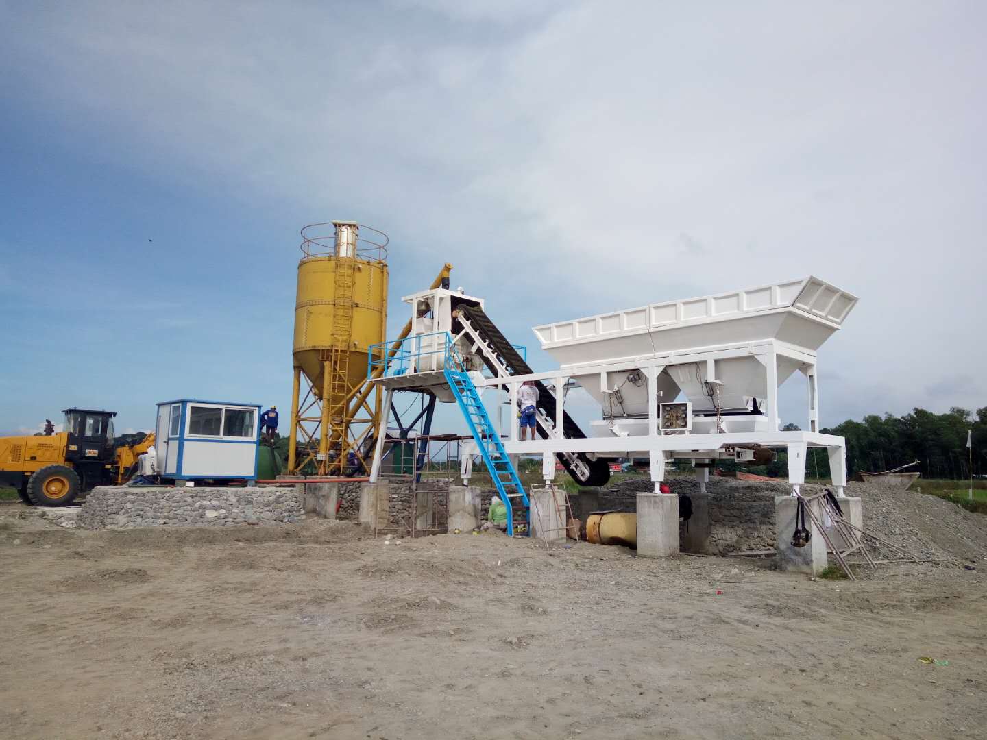 Front view of mobile concrete batching plant units