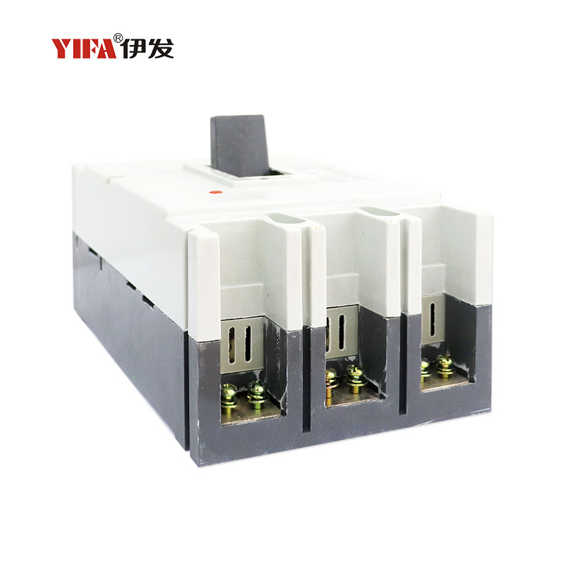 Three-pole circuit breaker visual