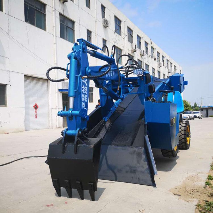 Front view of slag raking machine with bucket and conveyor system