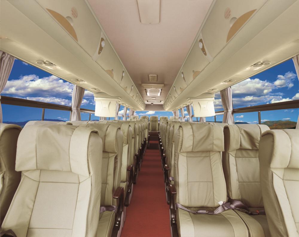 Front-Mounted Large-Sized Coach