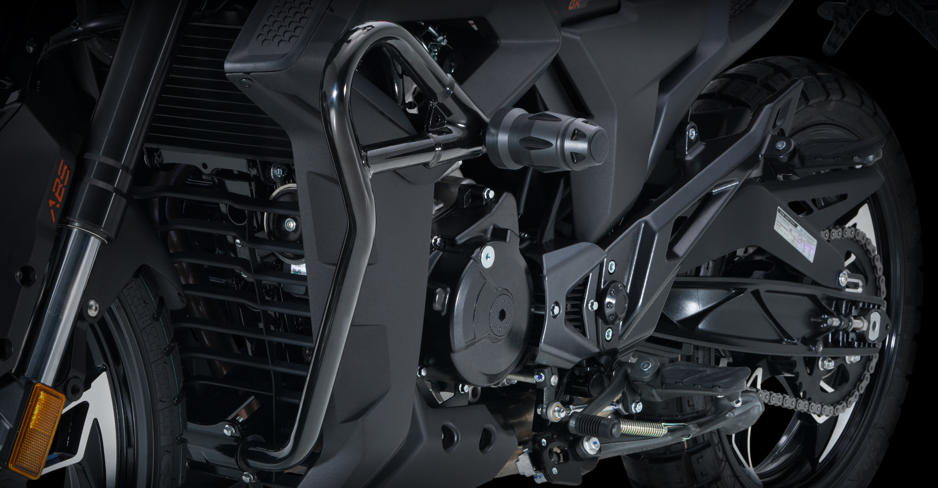 Side profile of Zontes ZT200-GK motorcycle showing frame and suspension