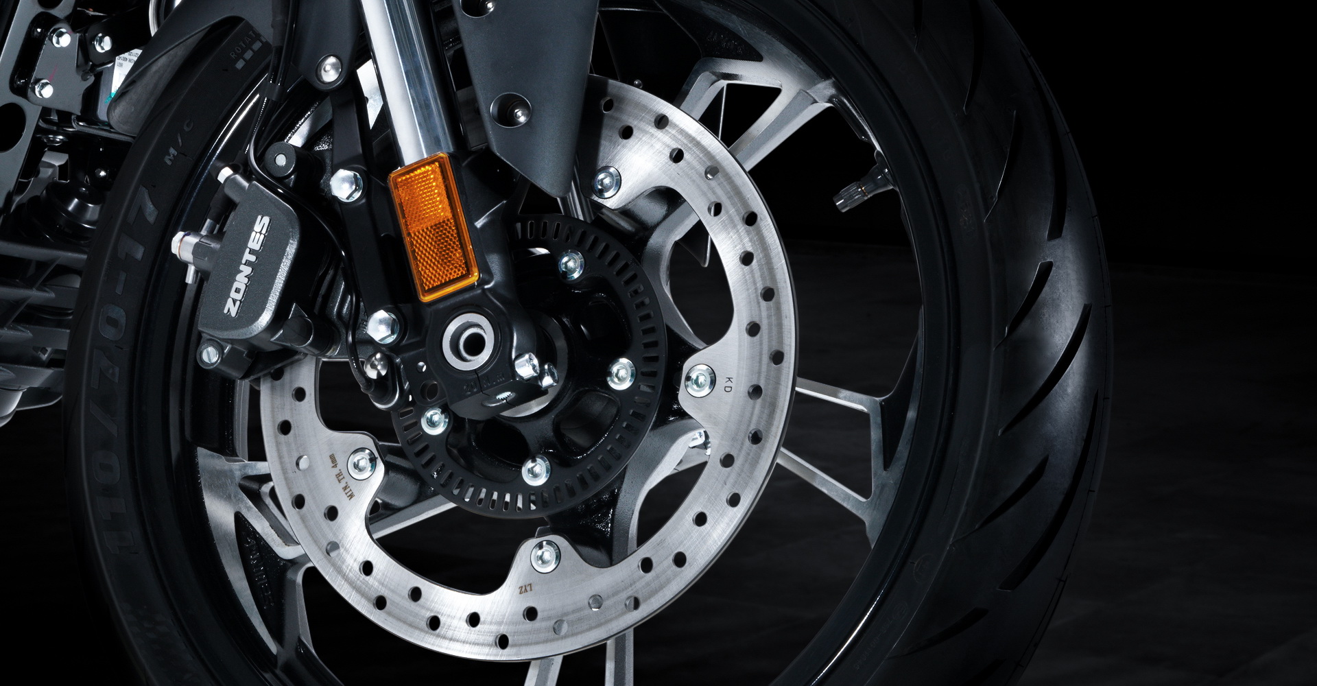 Front wheel assembly featuring ABS and disc brakes