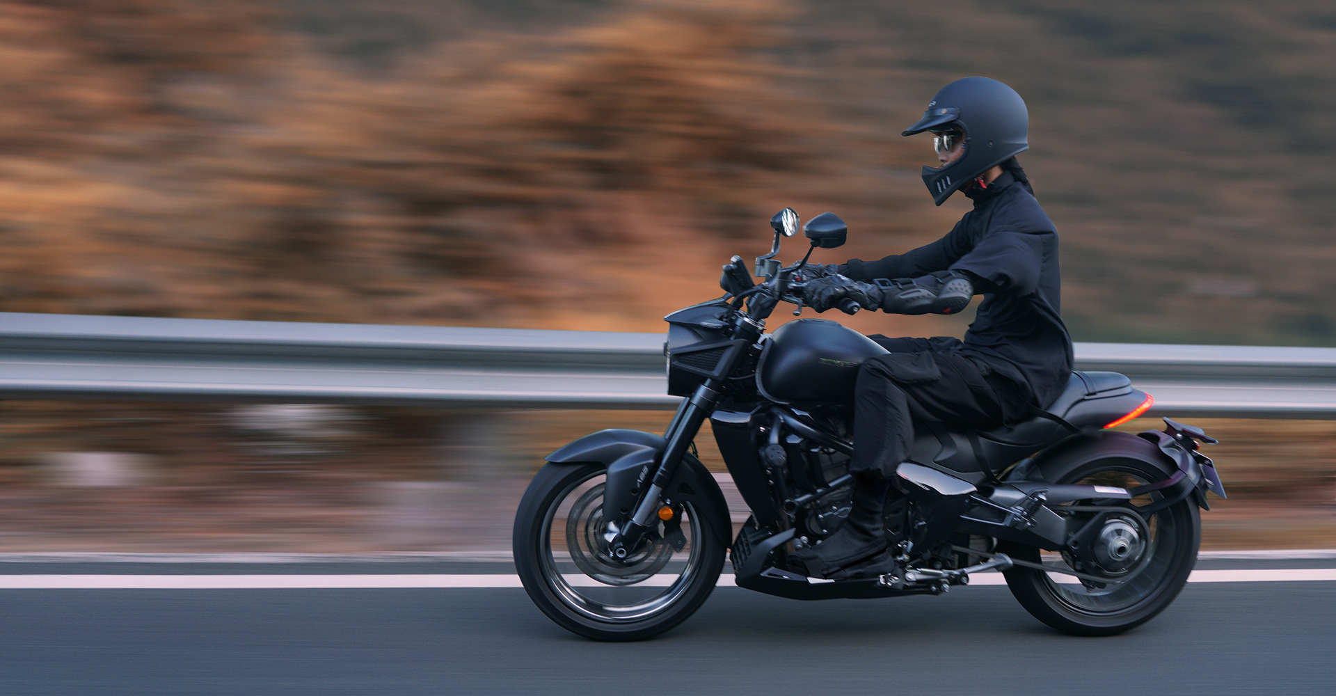 Modern ZT350-S cruiser motorcycle profile